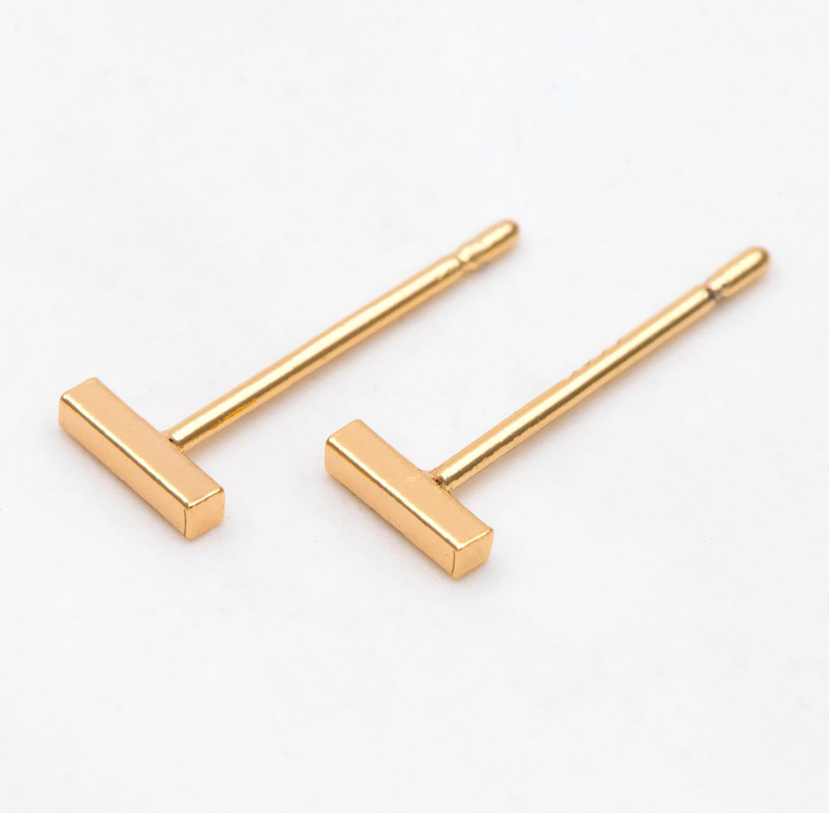 Dainty Bar Studs in Gold