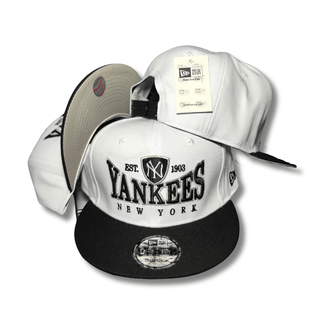 New York Yankees New Era 9FIFTY White with Black Brim and Heritage Design Snapback Cap