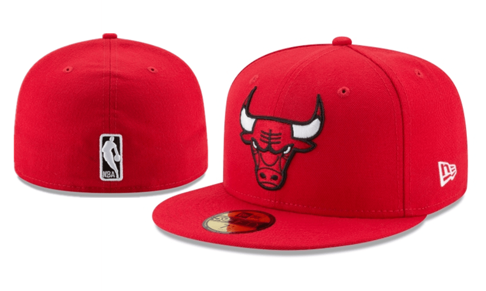 Chicago Bulls NBA Snapback Cap with Embroidered Logo - Red
