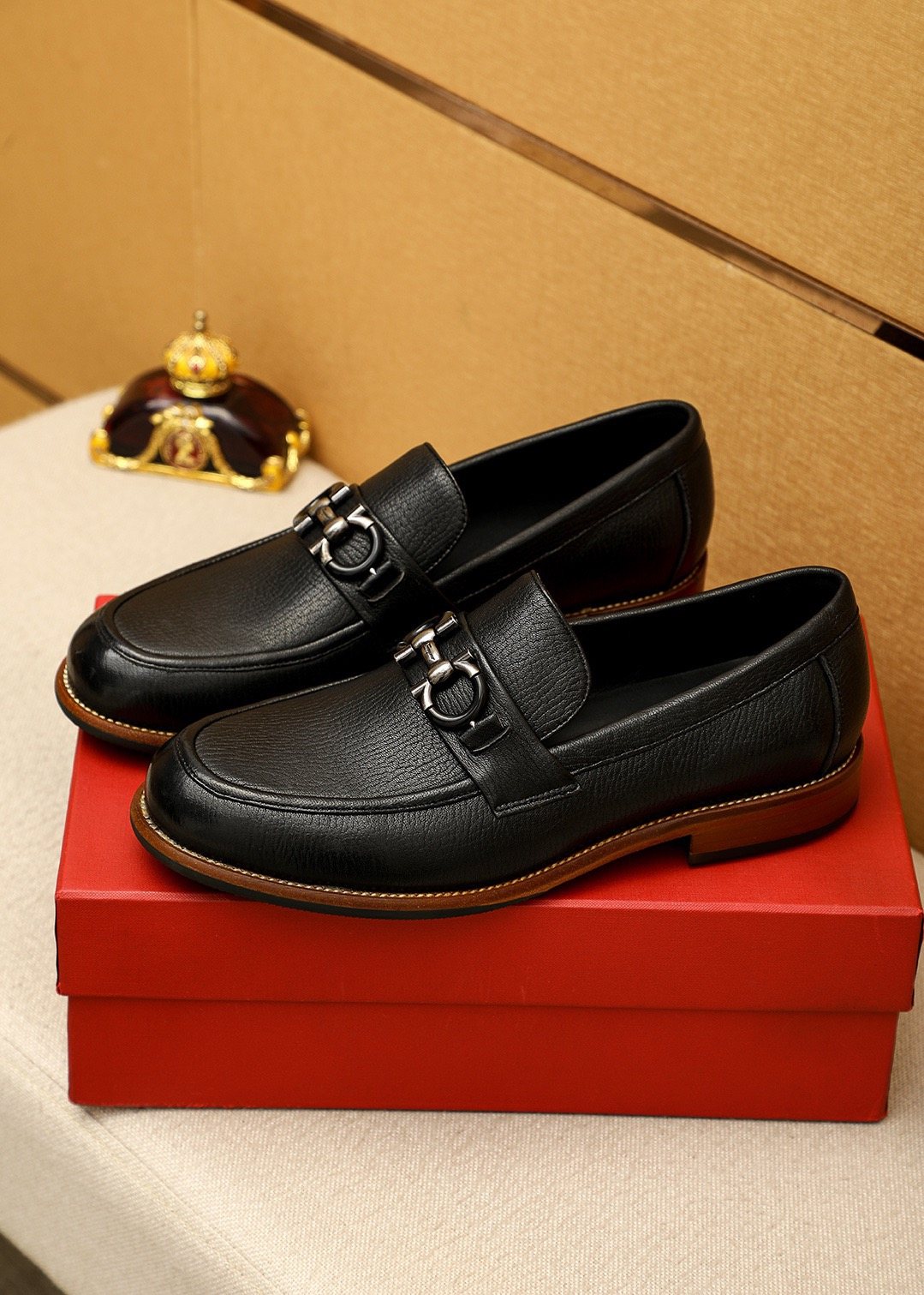 微商相册测试鞋子-Salvatore Ferragamo Black Metal Ornament Loafers — side