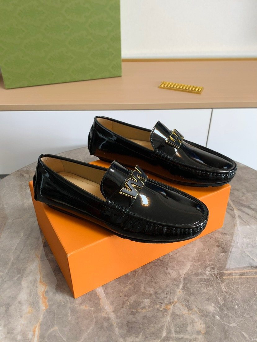 Gucci Black Metal-Detail Loafers — front