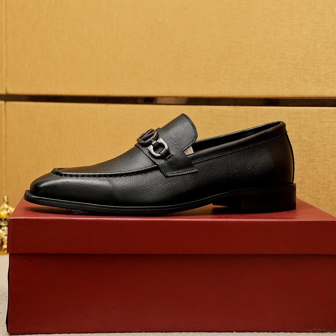 微商相册测试鞋子-Valentino Black Metal-Hardware Loafers — side