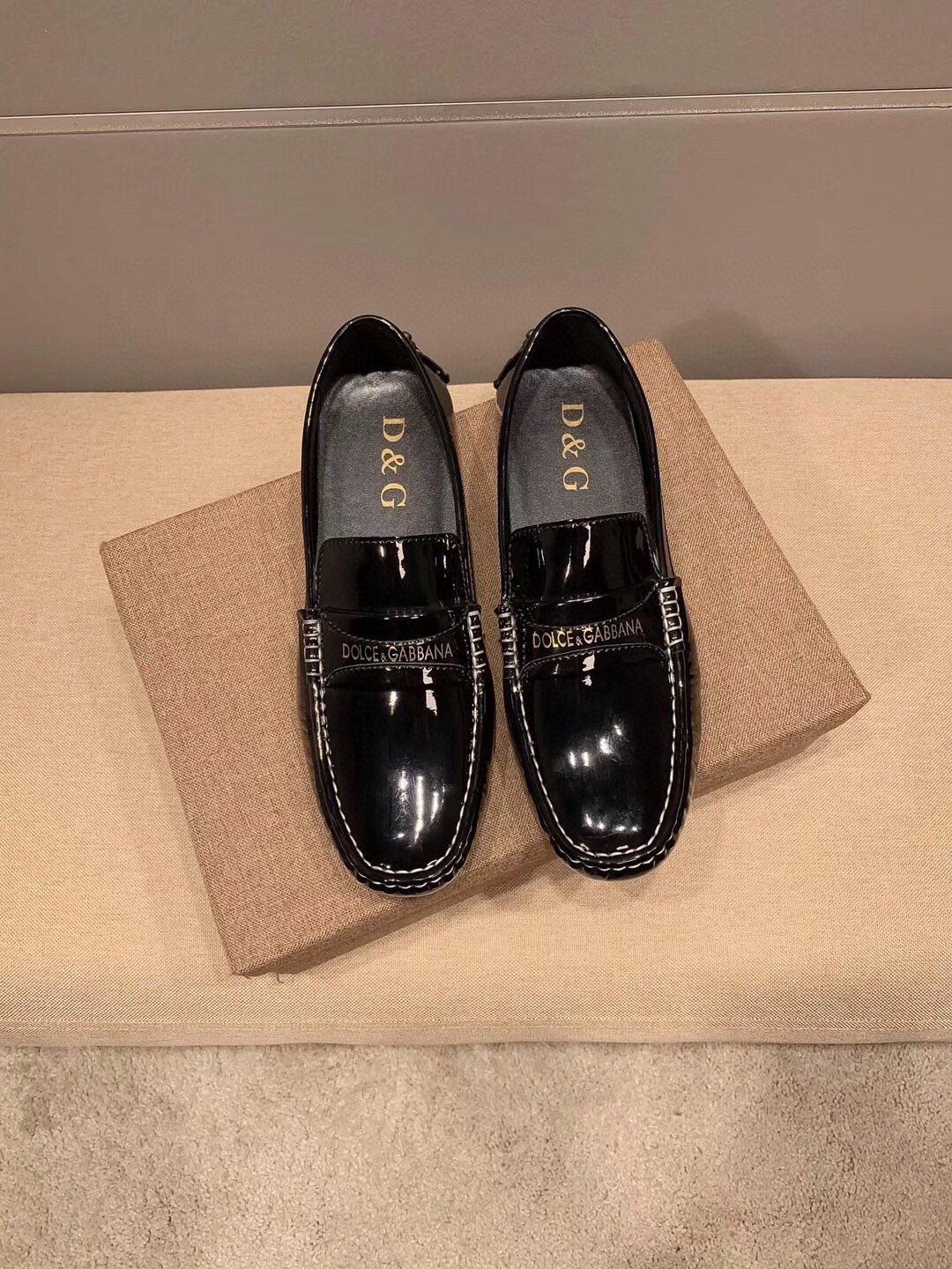 Dolce & Gabbana Black Glossy Loafers — hero