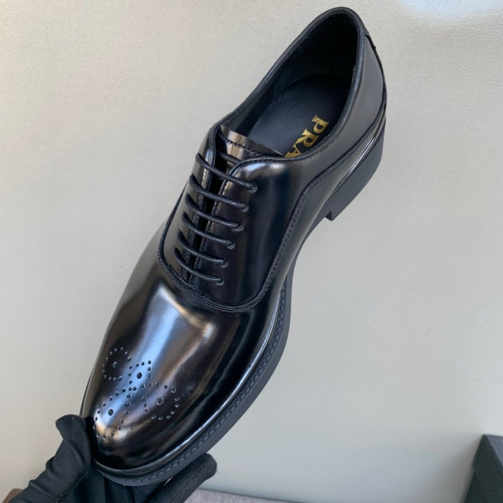 PRADA Black Brogue Lace-Up Dress Shoes — model
