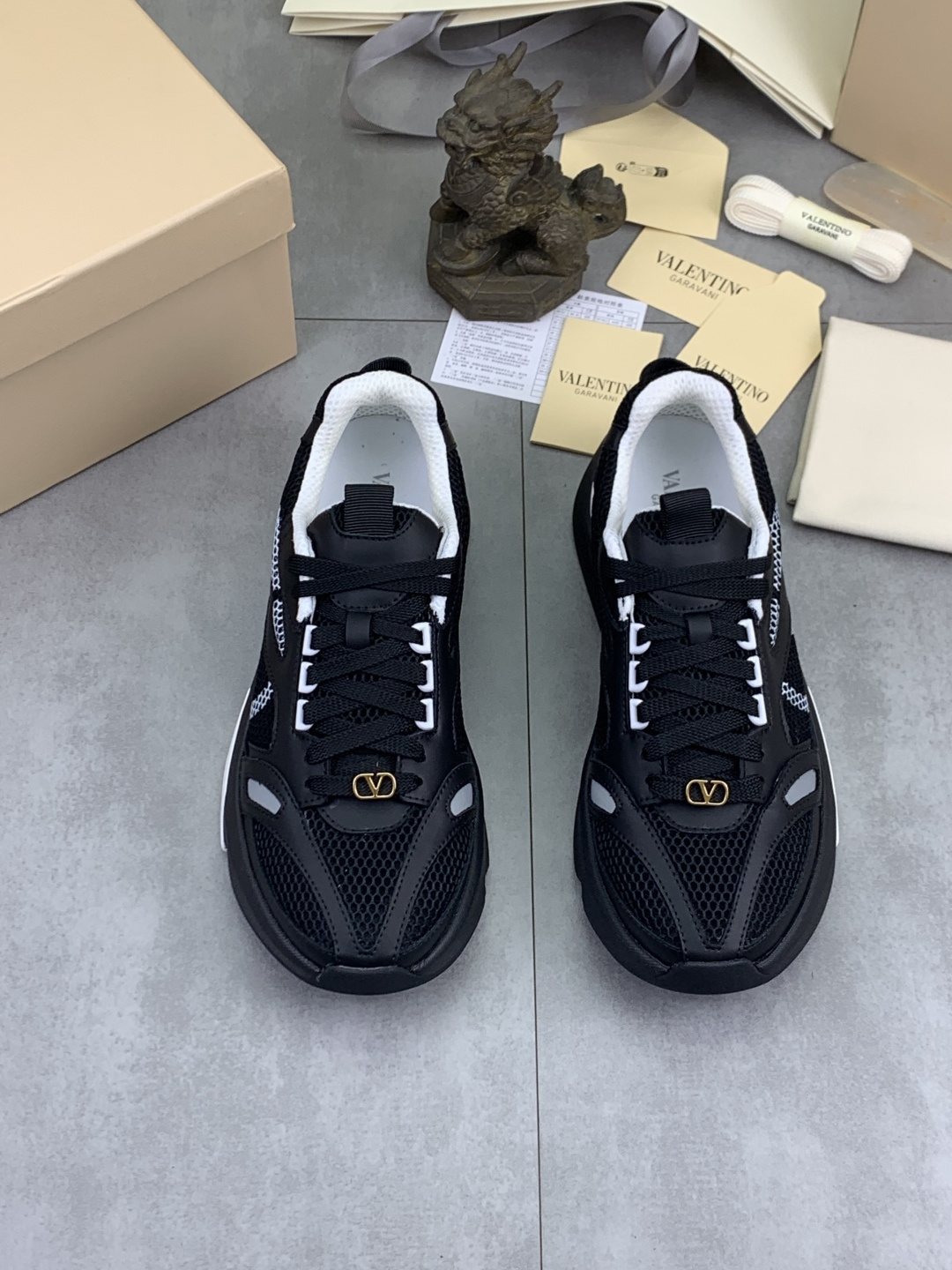 微商相册测试鞋子-Valentino Mesh Panel Sneakers — front