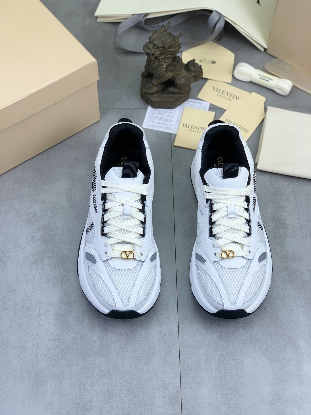 微商相册测试鞋子-Valentino Mesh Panel Sneakers — front