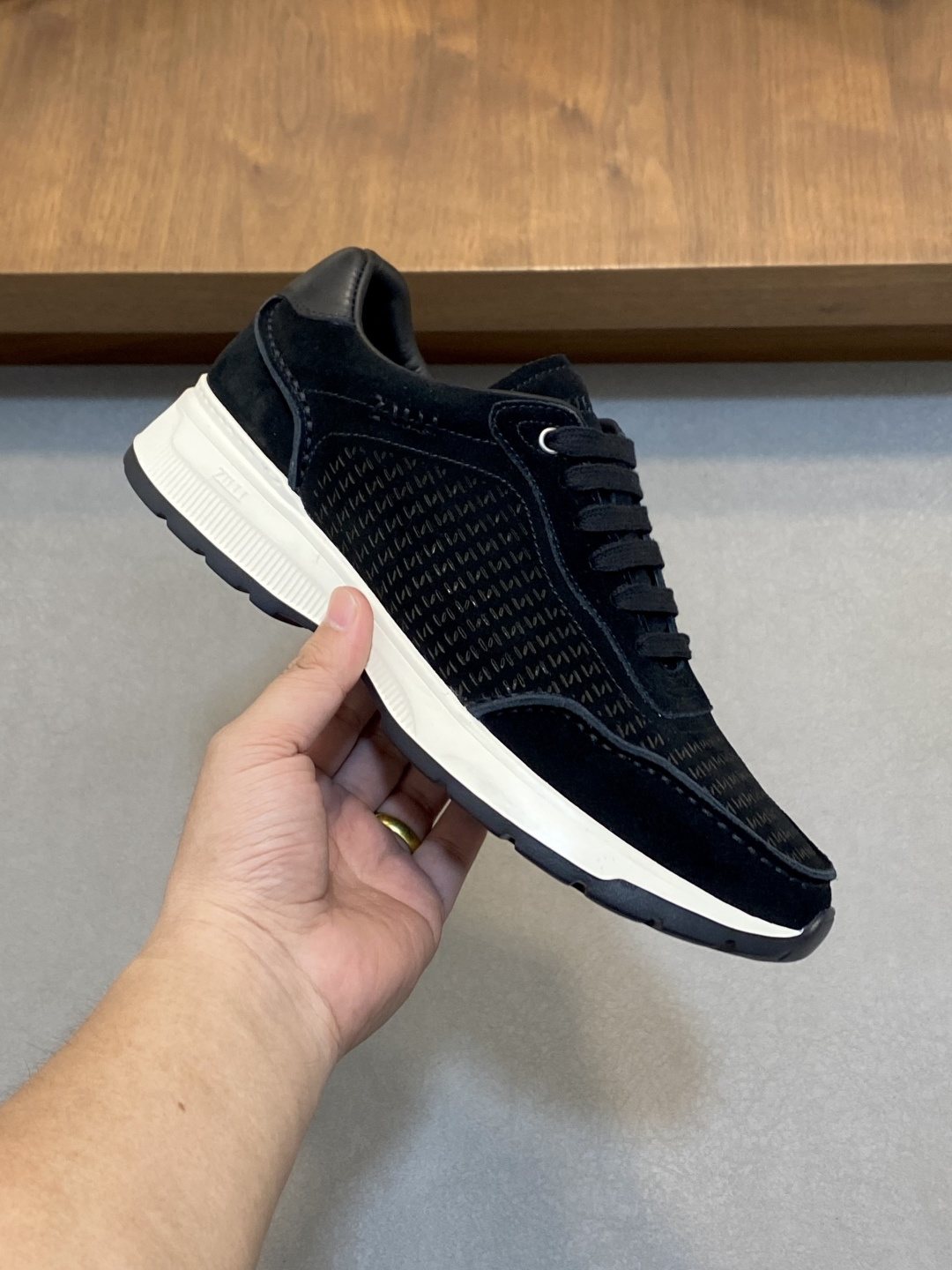 ZILLI Textured Low-Top Sneakers — model