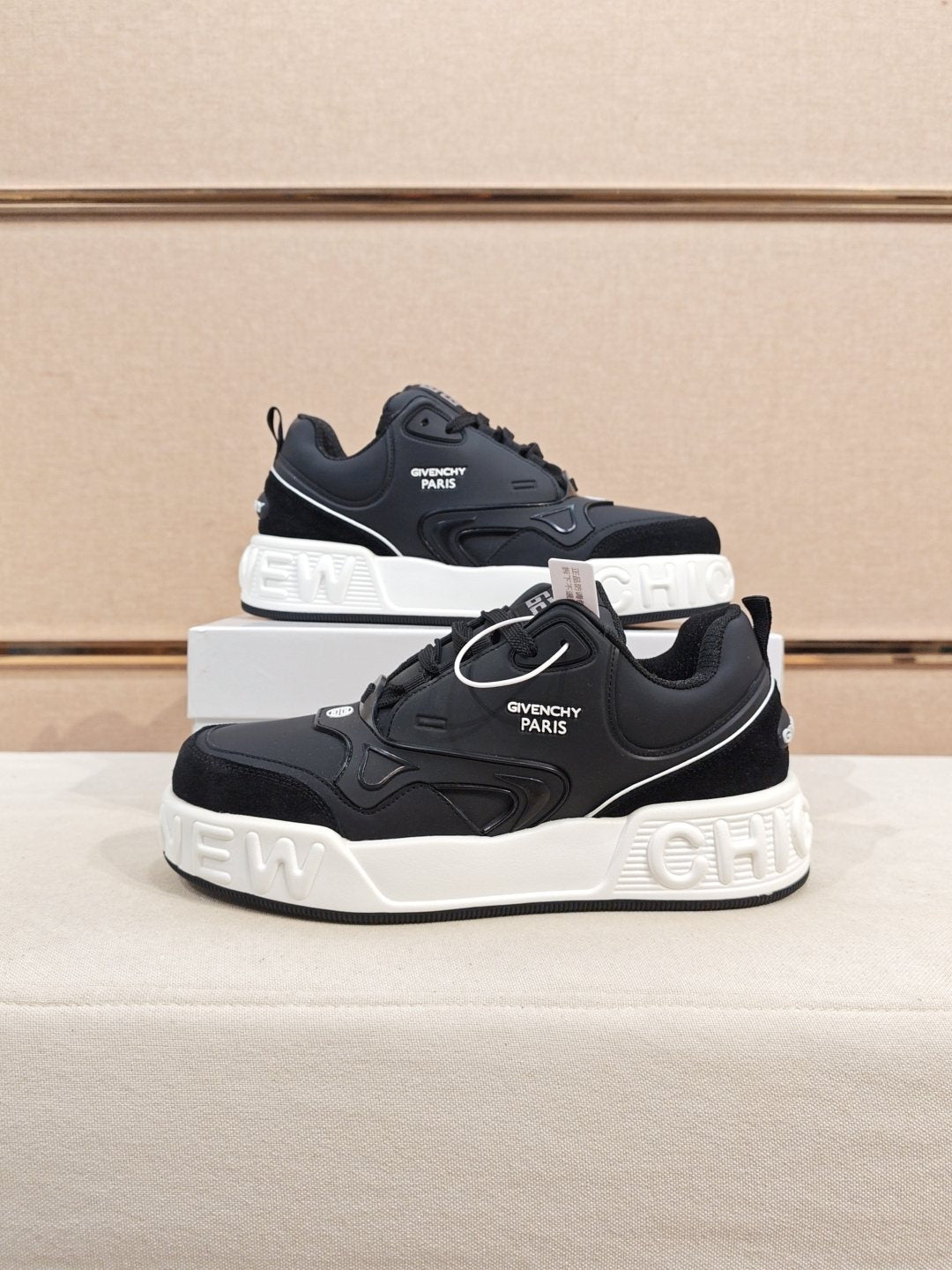 Givenchy Logo Low-Top Sneakers — side