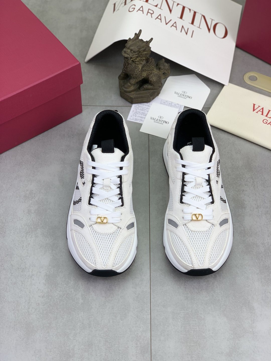微商相册测试鞋子-Valentino VLogo Mesh Low-Top Sneakers — hero
