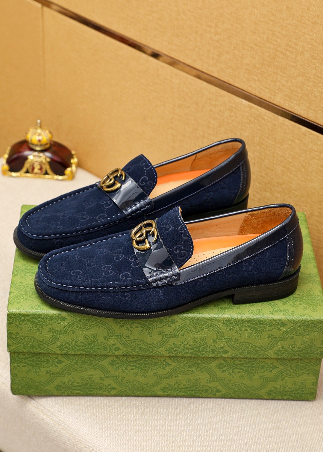Gucci Patterned Hardware Loafers — model