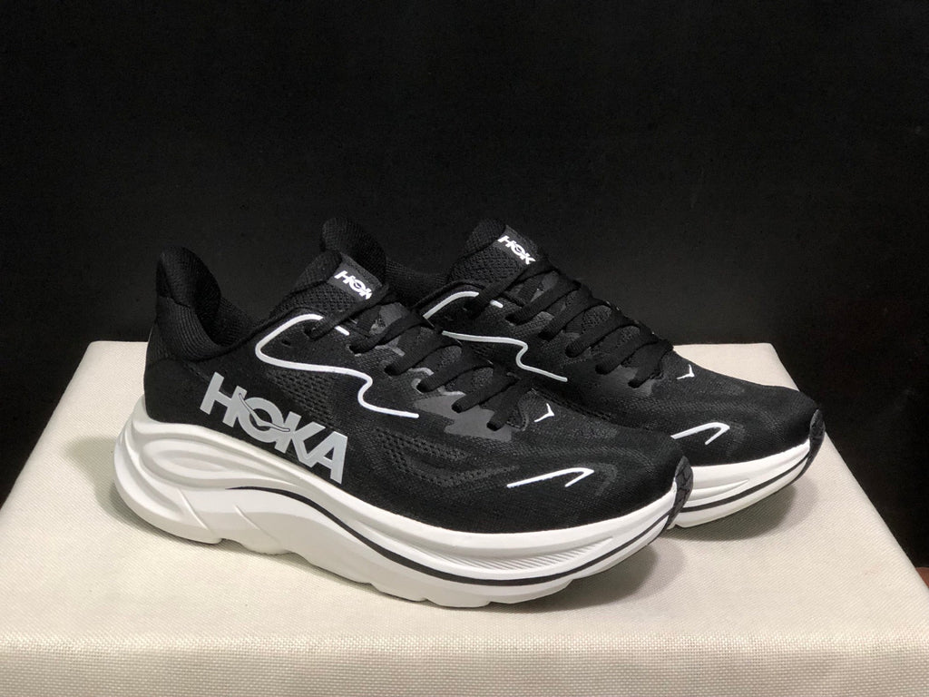 HOKA ONE ONE Clifton 10 Running Shoes