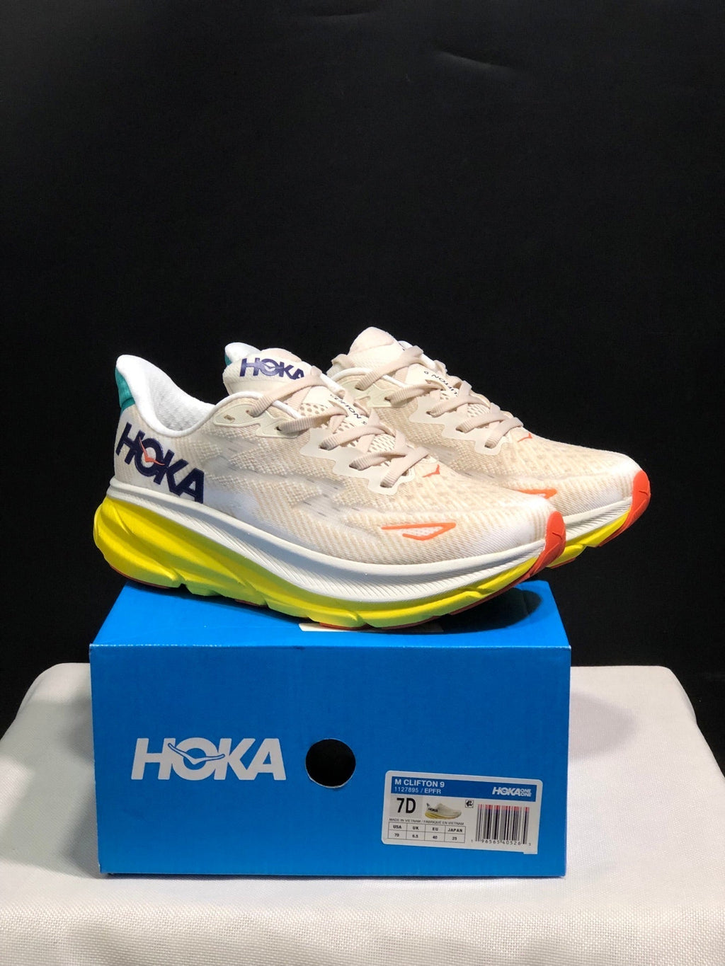 HOKA ONE ONE Clifton 9 Running Shoes