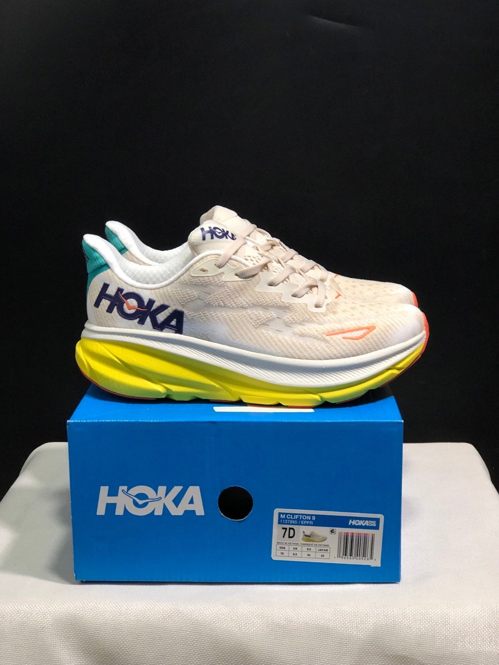 HOKA ONE ONE Clifton 9 Running Shoes