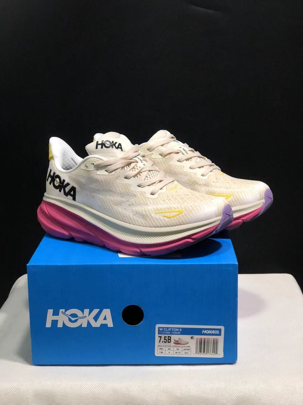 HOKA ONE ONE Clifton 9 Running Shoes