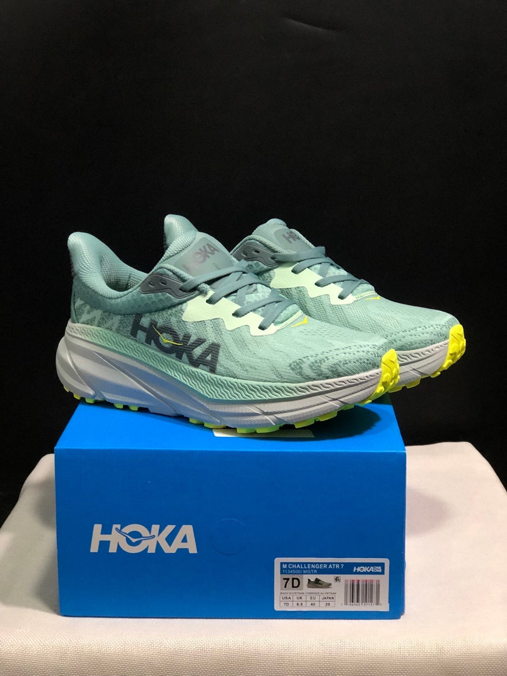 HOKA ONE ONE Challenger 7 Trail Running Shoes