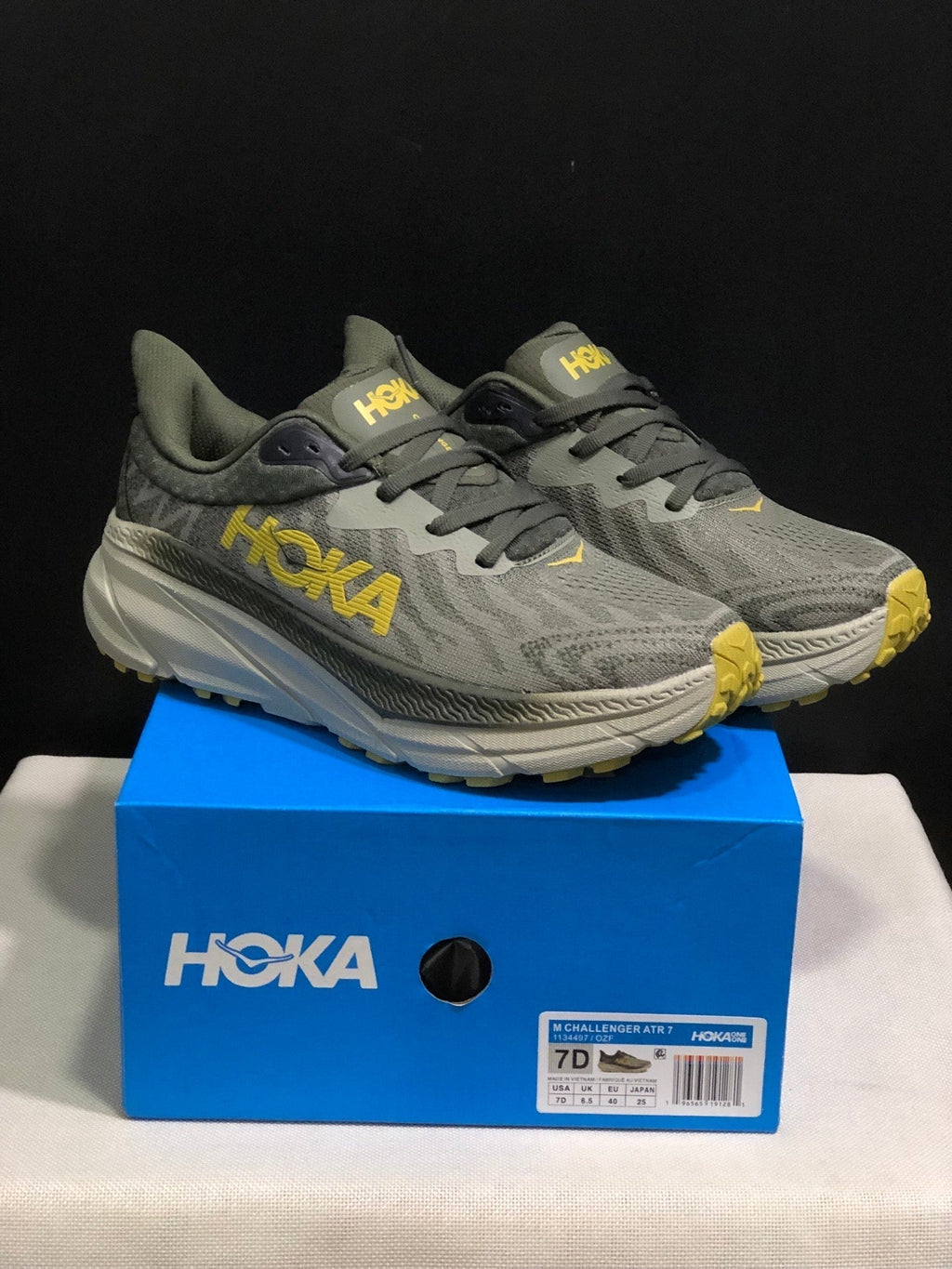 HOKA ONE ONE Challenger 7 Trail Running Shoes
